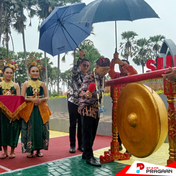 Menteri Kebudayaan Republik Indonesia, Dr. Fadli Zon, M.Sc Saat Meresmikan Tugu Keris